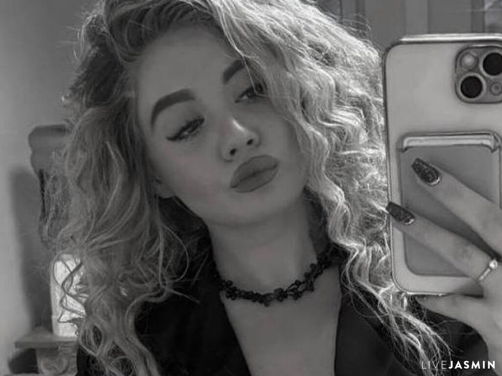 LucilePapke live cam girl profile