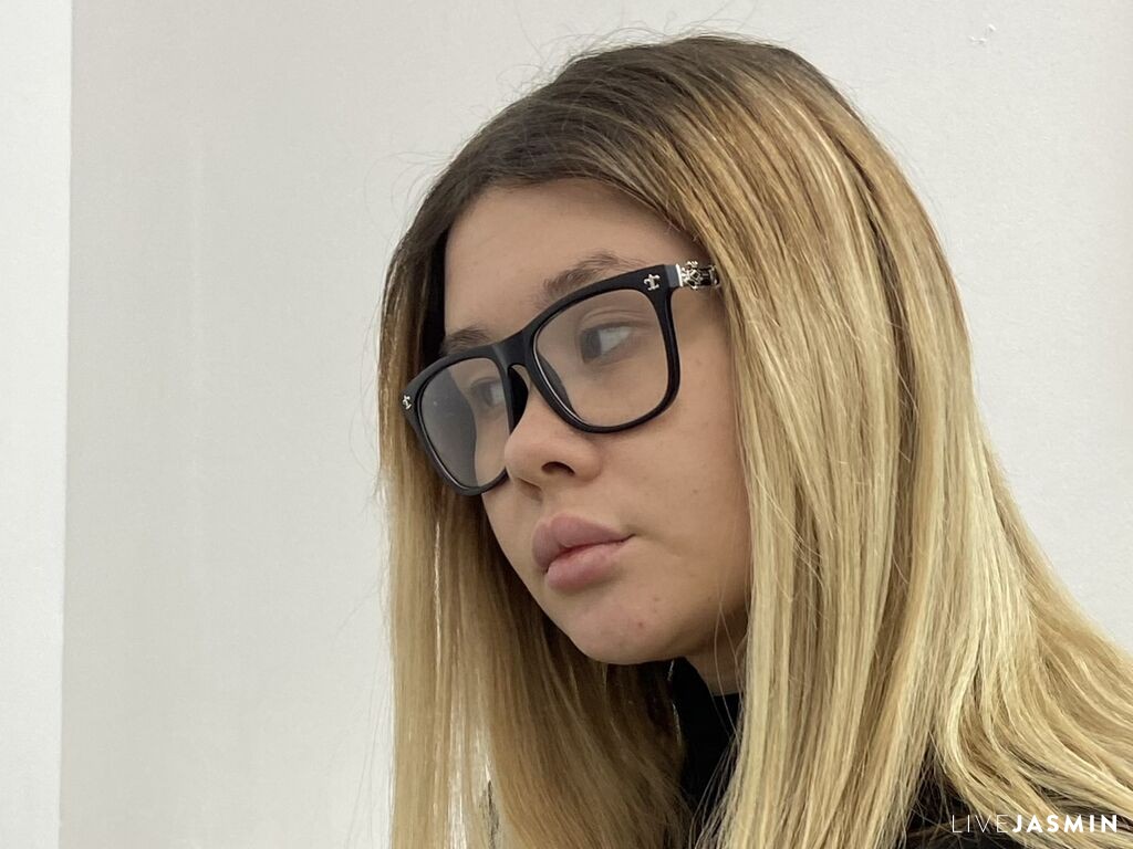 LucilleQasba LiveJasmin model profile