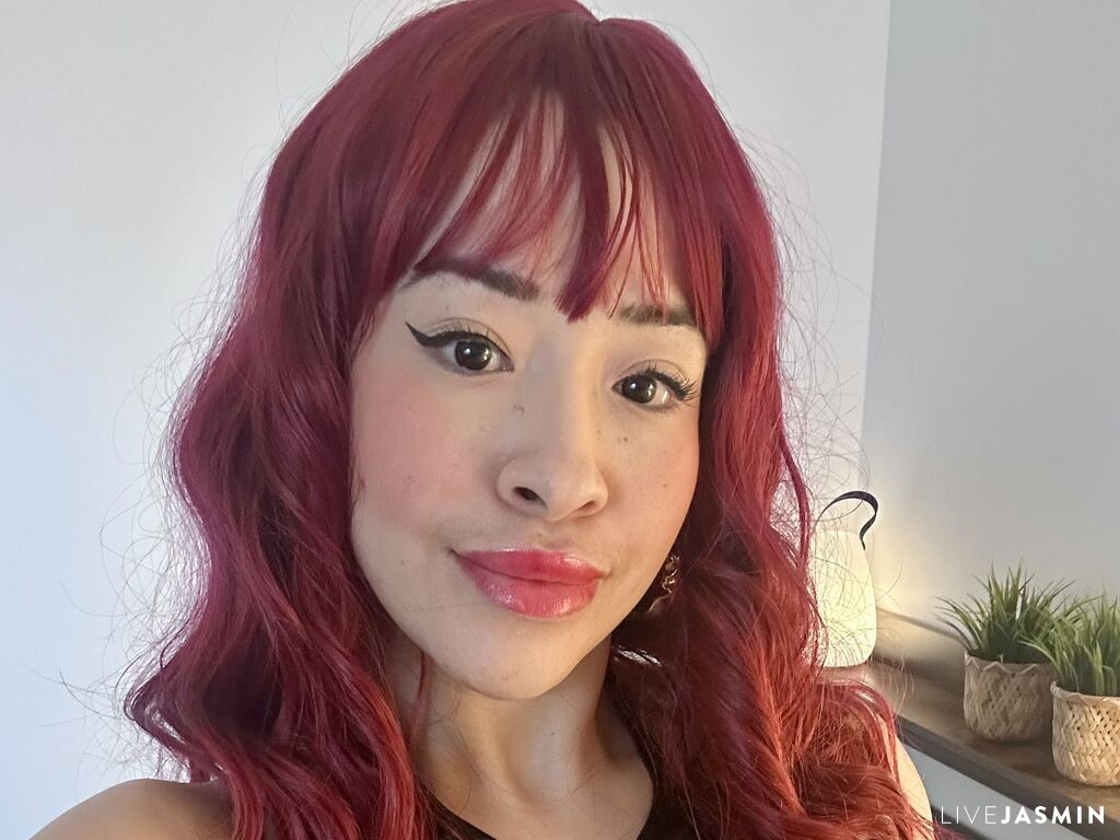 Featured LiveJasmin cam girl profile: LuluCabello