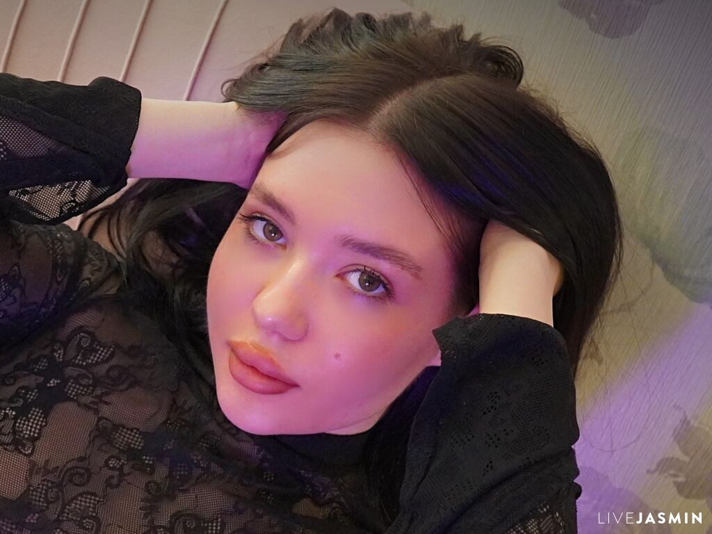 View LuluDiamonds cam profile and live status
