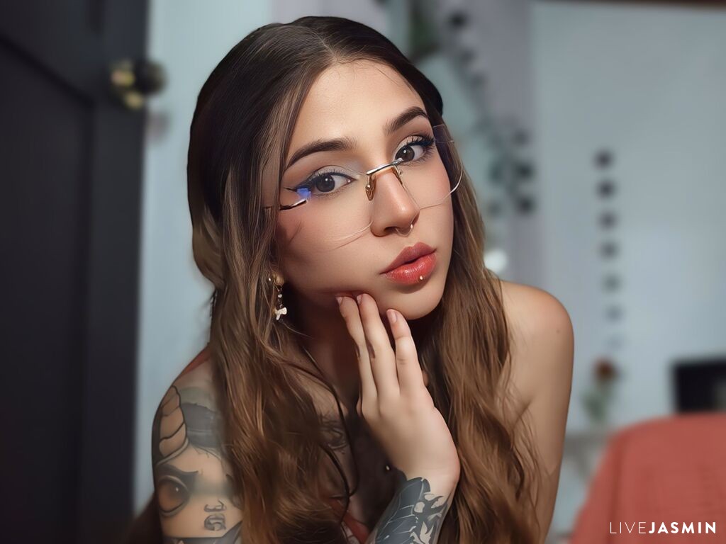 LuluMoonstone LiveJasmin model profile