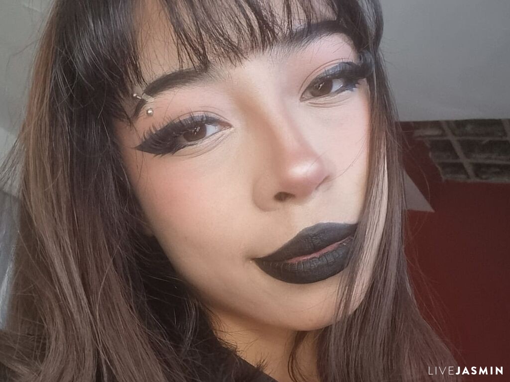 View LunaDeker cam profile and live status
