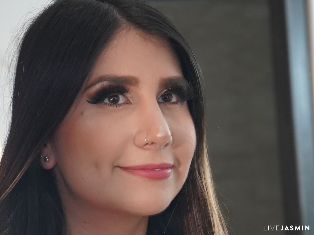 LunaPalmer LiveJasmin model profile