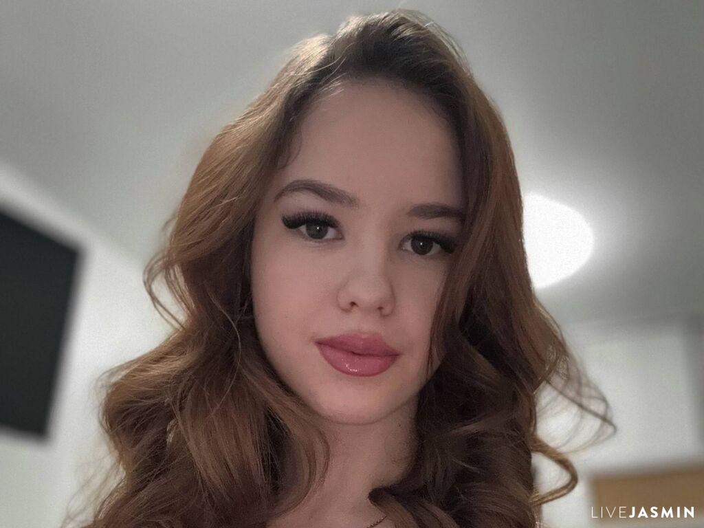 Browse LuraHugh live chat profile
