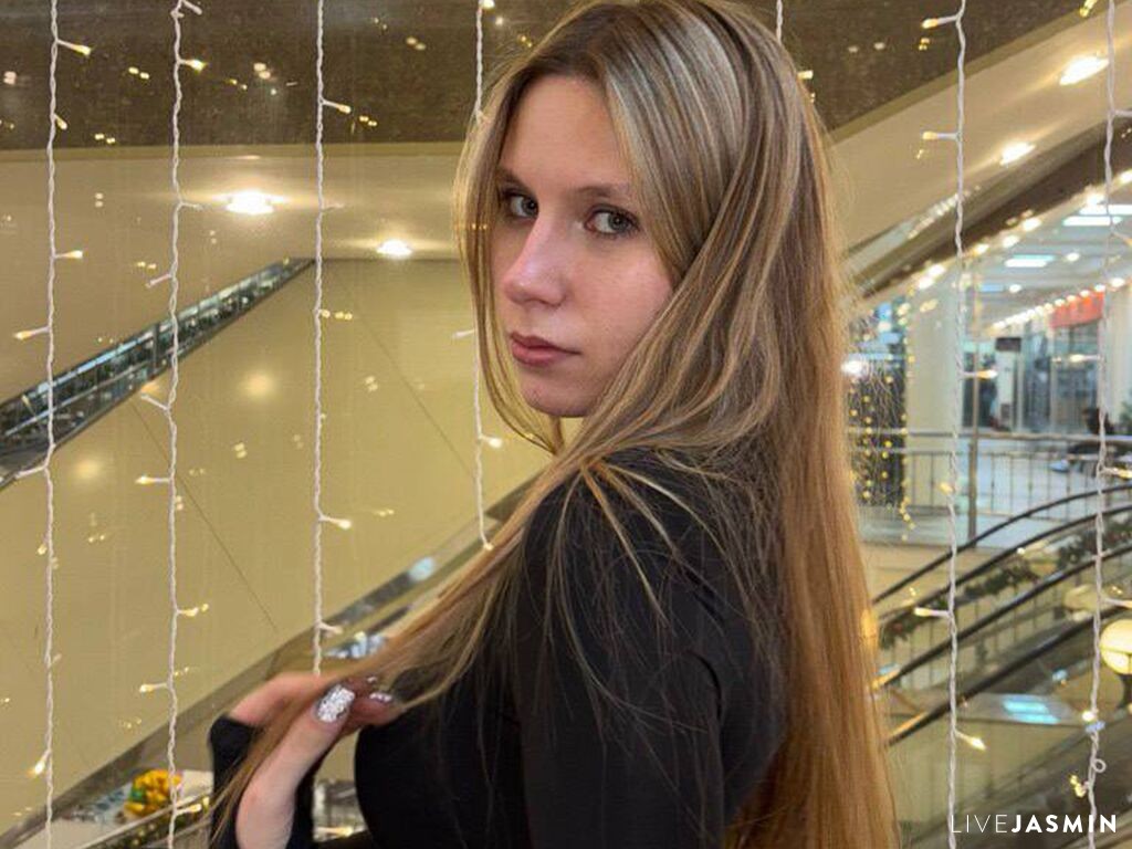 Browse LydaCentorino live chat profile