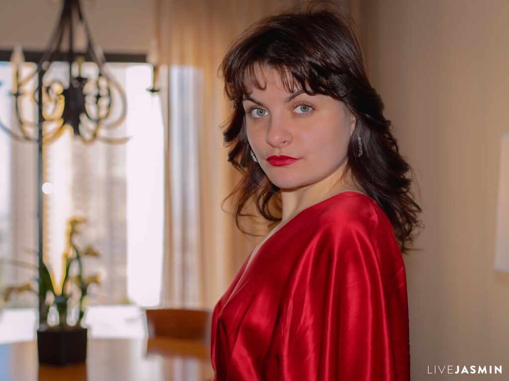View LysandraLace cam profile and live status