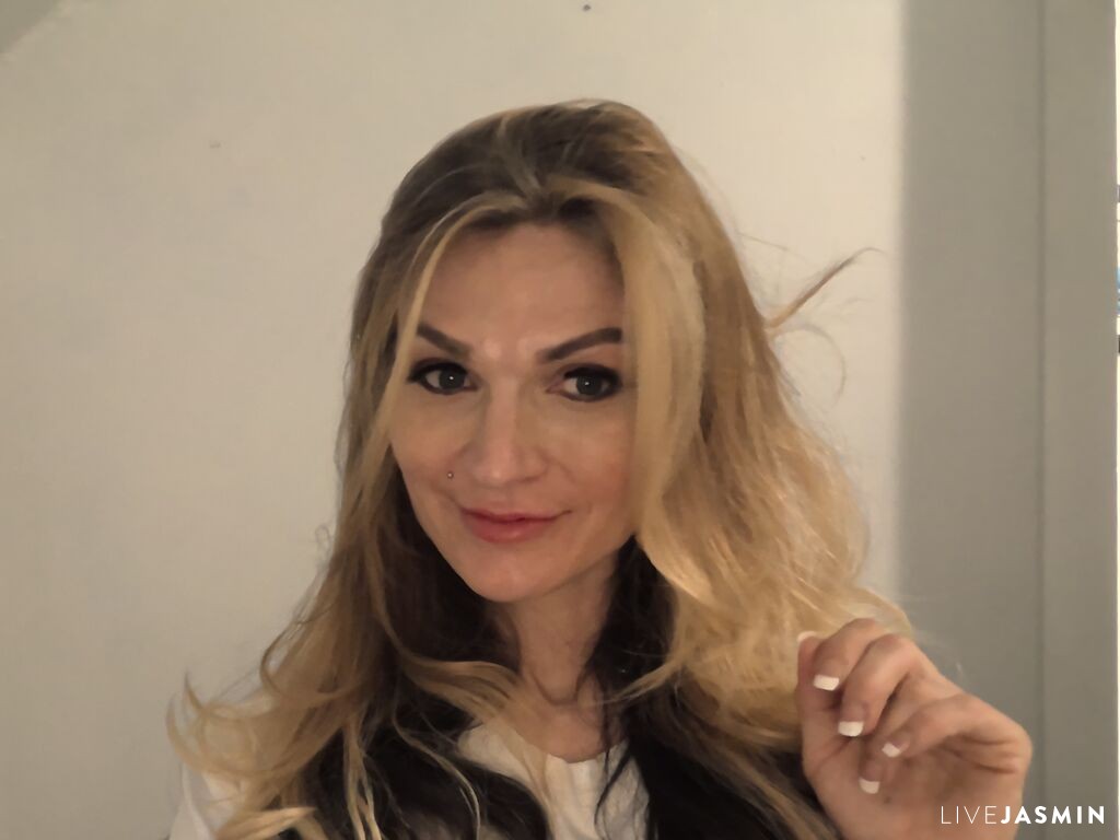MadisonCecily live cam girl profile