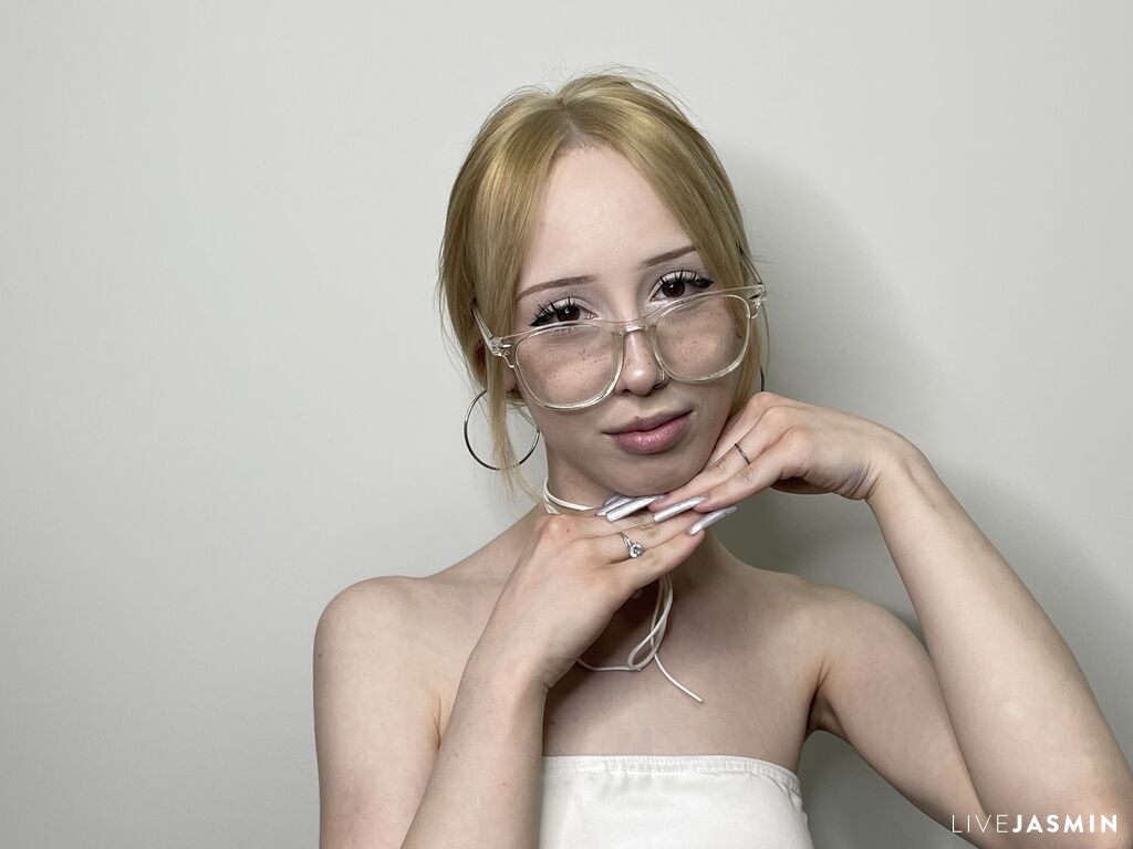 MaisieCherrin live cam girl profile