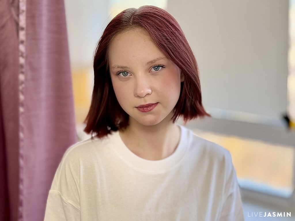 Browse MaisieMundhenk live chat profile