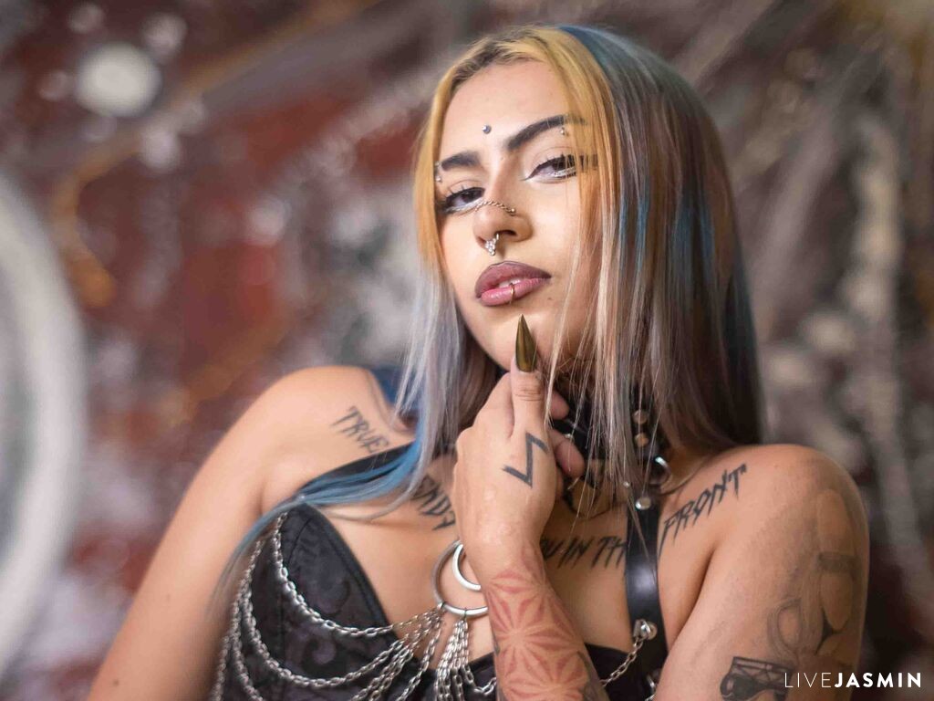 MaliciaPoison live cam girl profile