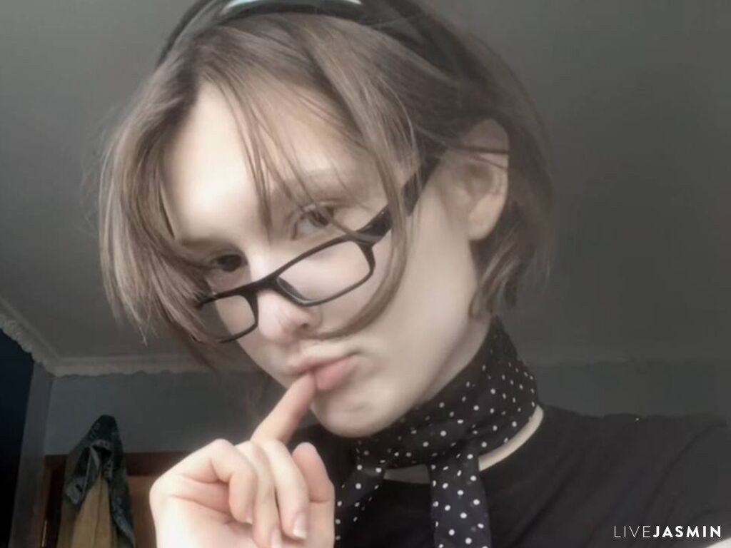 View MalvinaGreif cam profile and live status