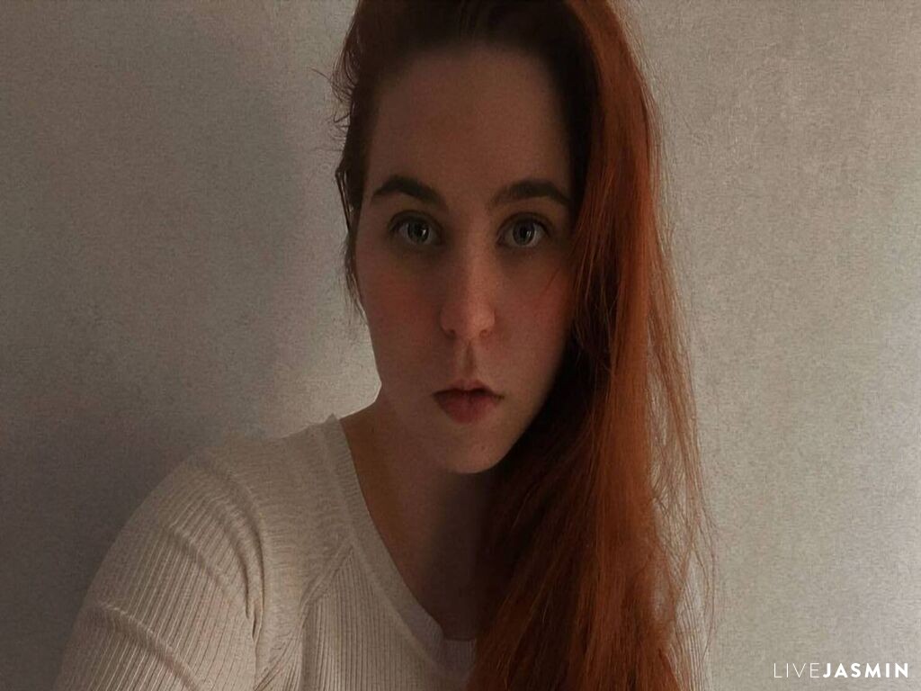 View MariaAstor cam profile and live status