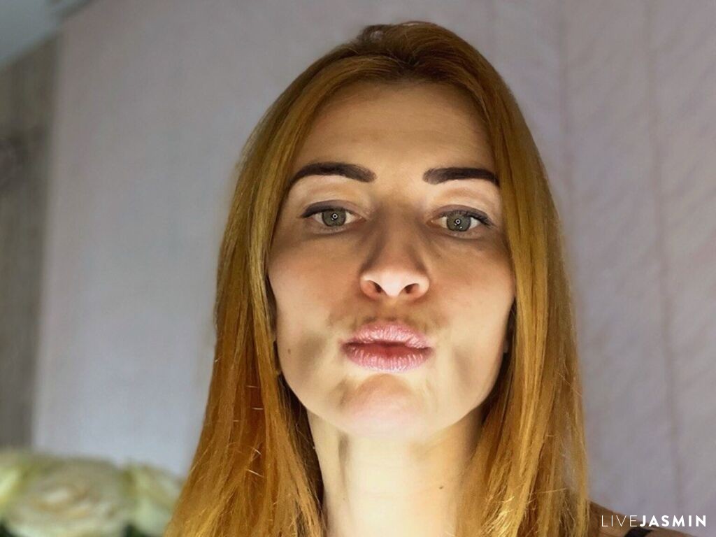 View MariaPavlovska cam profile and live status