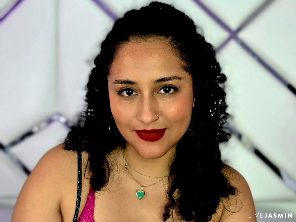 Browse MariaVelvet live chat profile