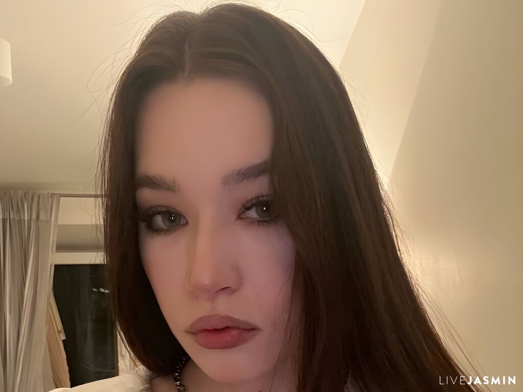 Browse MarinaNice live chat profile