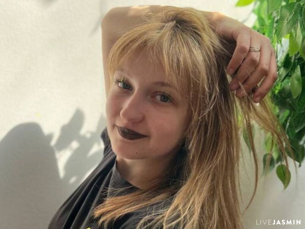View MarryMartins cam profile and live status