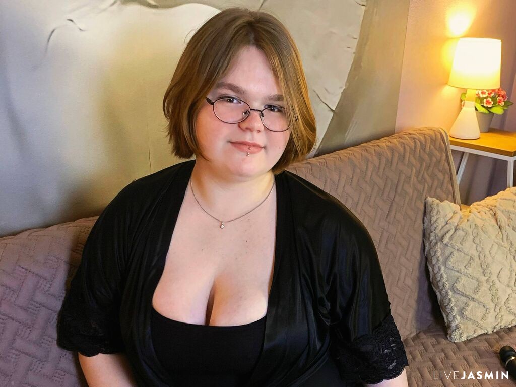 View MaryFloree cam profile and live status