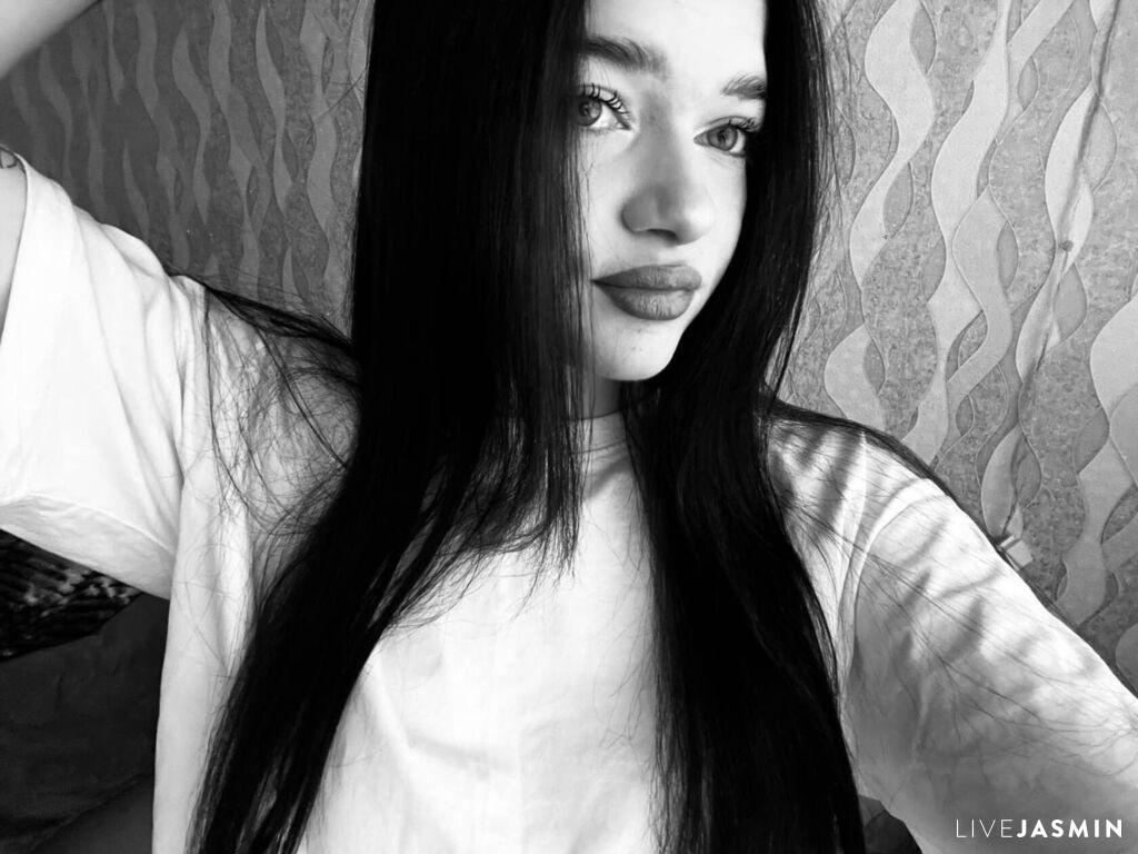 View MaryRuyan cam profile and live status