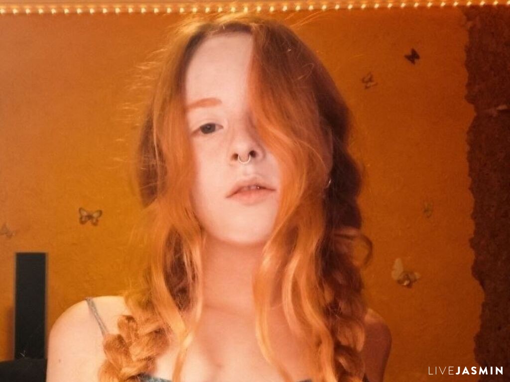 MauraRyll live cam girl profile
