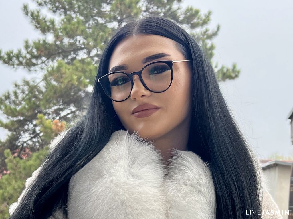 Browse MayaVyxen live chat profile