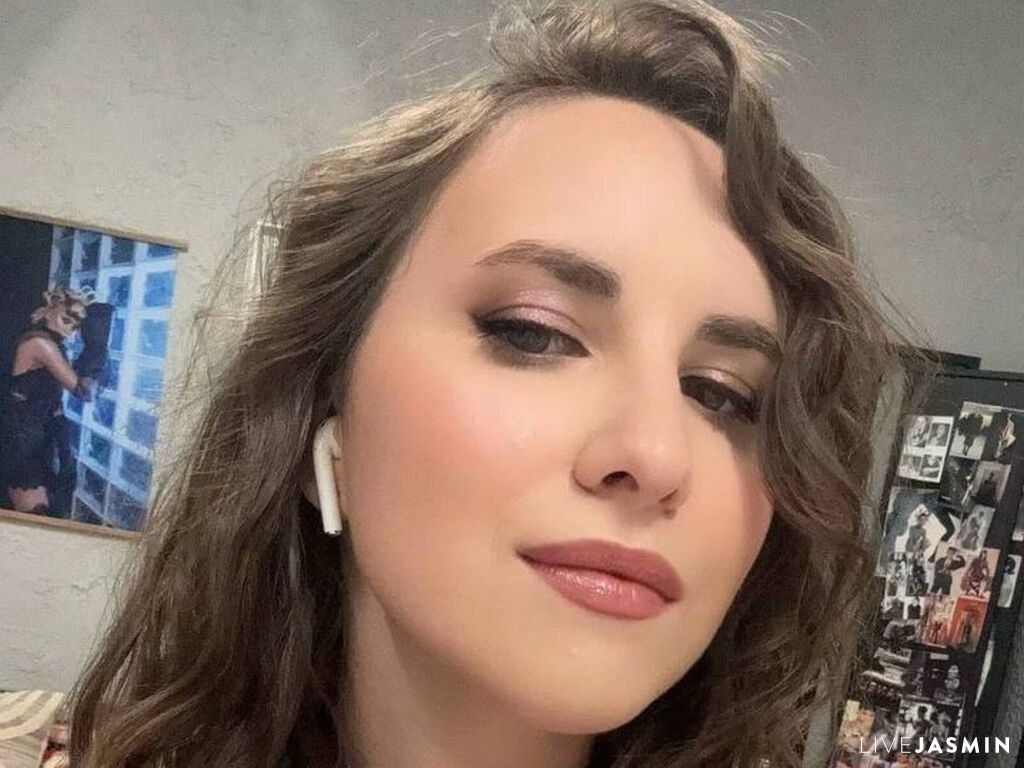 Profile photo for MaybelPetzel