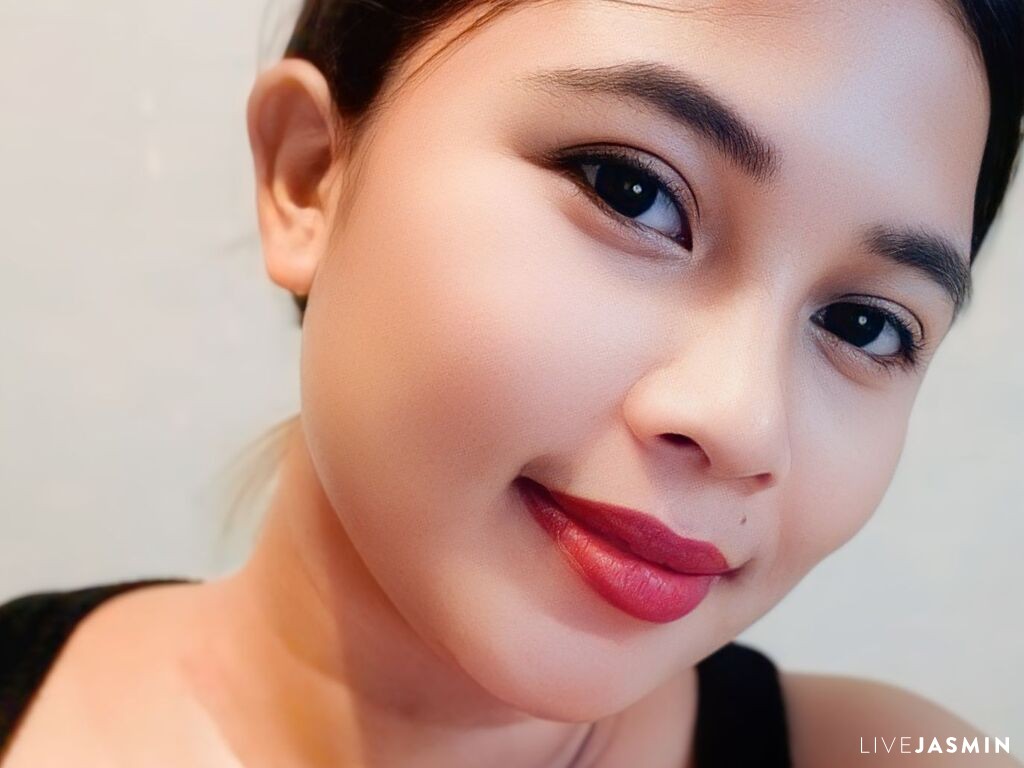 View MeaBella cam profile and live status