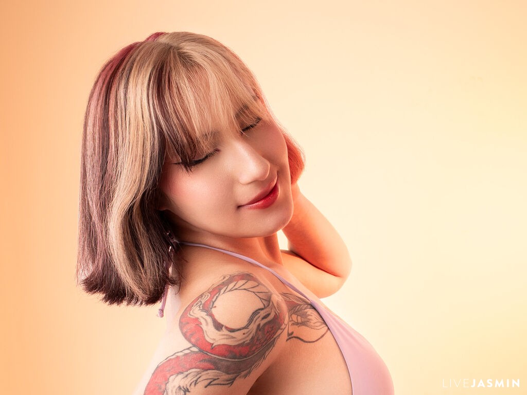 MelodyVox live cam girl profile