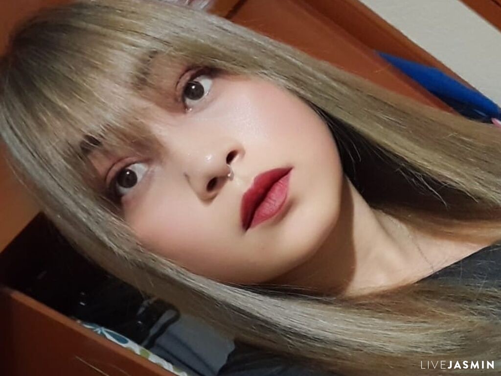 Live cam model MercellaMorelli