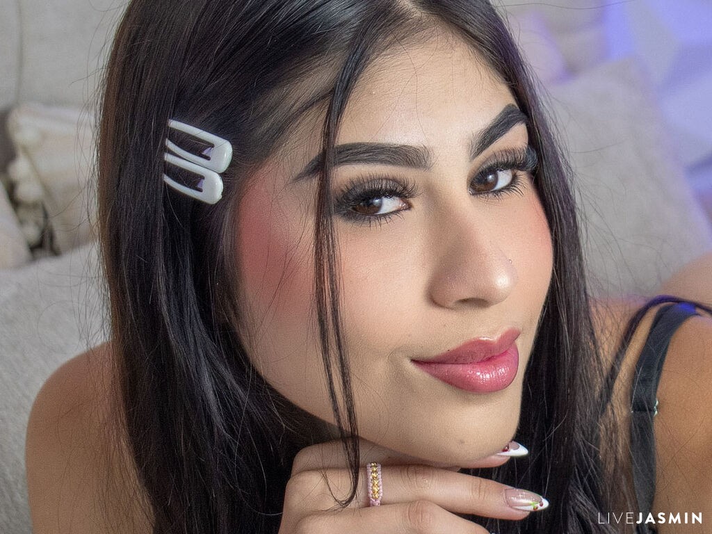 Live cam model MiaDessire