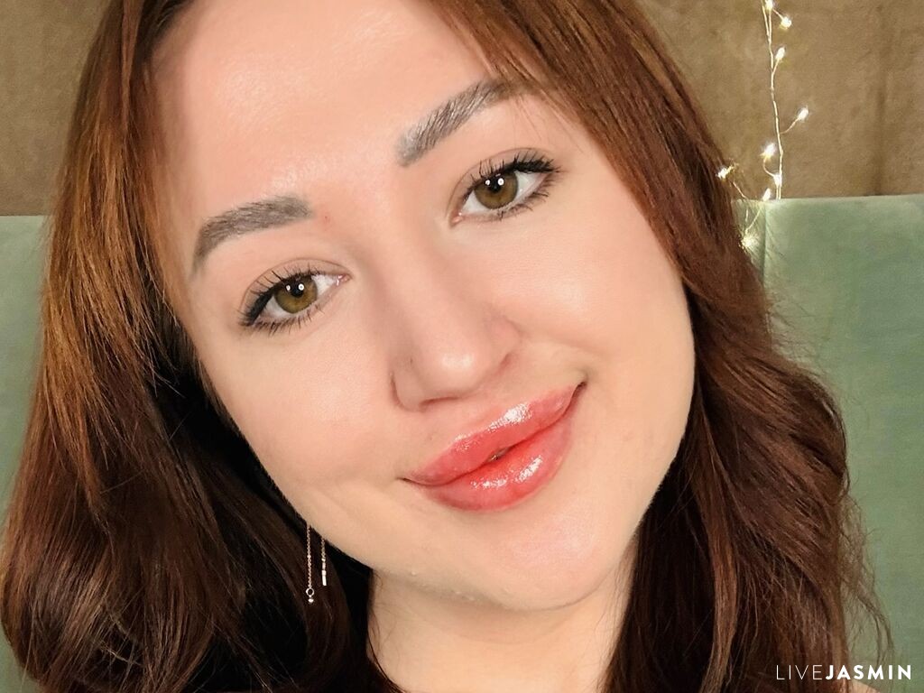 Browse MiaElles live chat profile