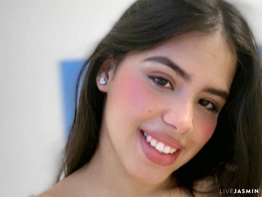 Browse MiaFoxyx live chat profile