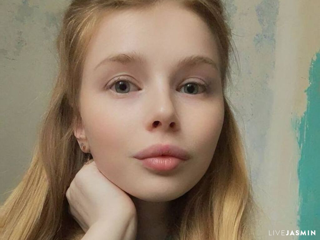 Browse MiaGronburg live chat profile