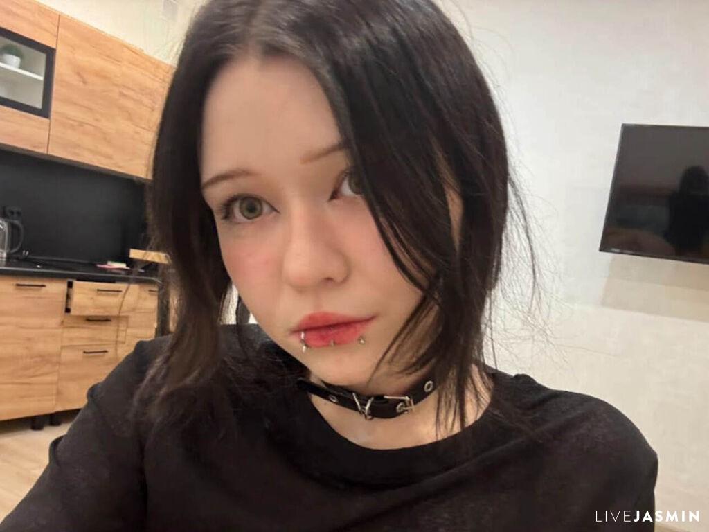 View MiaMyaw cam profile and live status