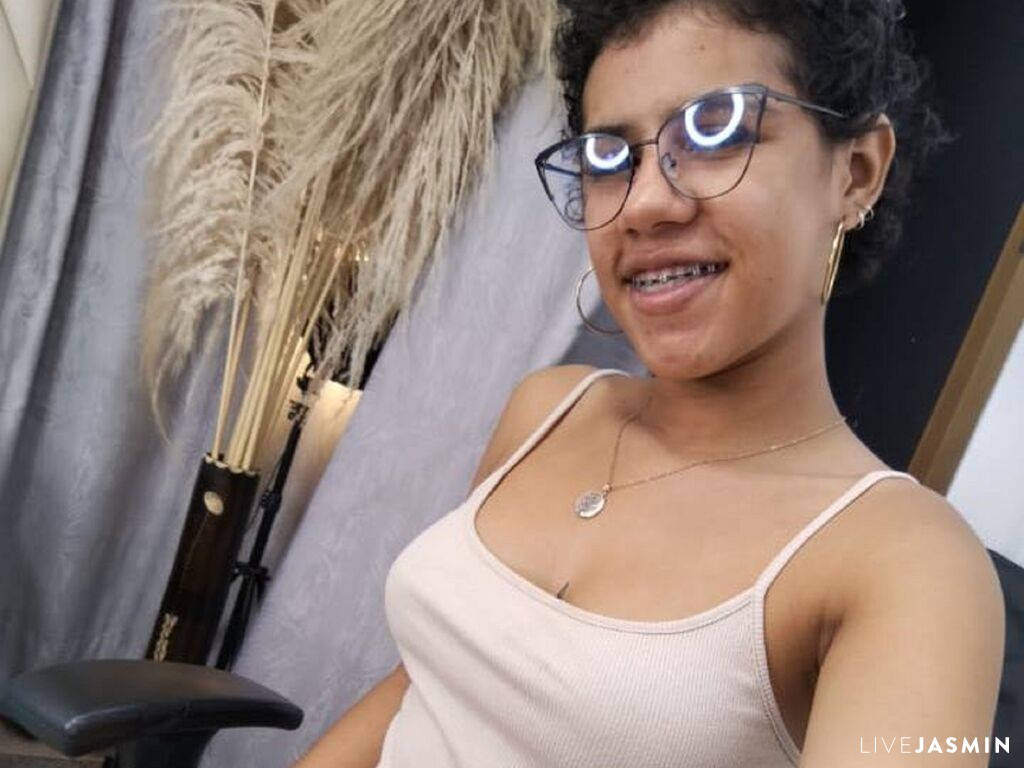 Live cam model MiaPayton