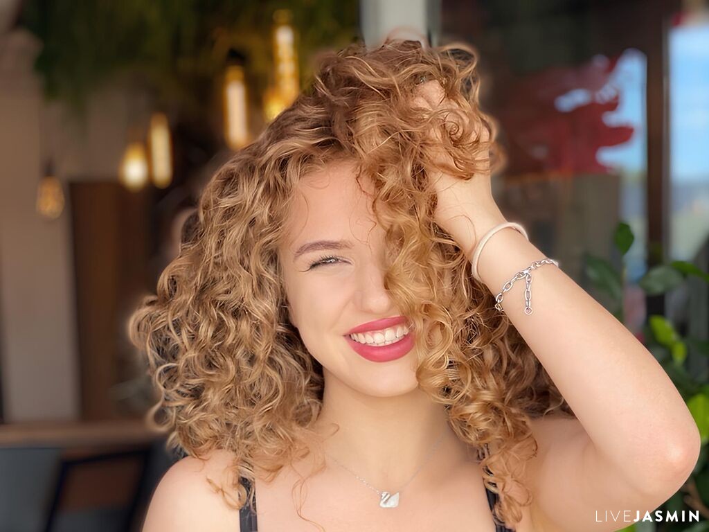 MiaPolanska live cam girl profile