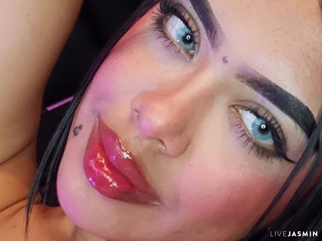 MiaThompson live cam girl profile