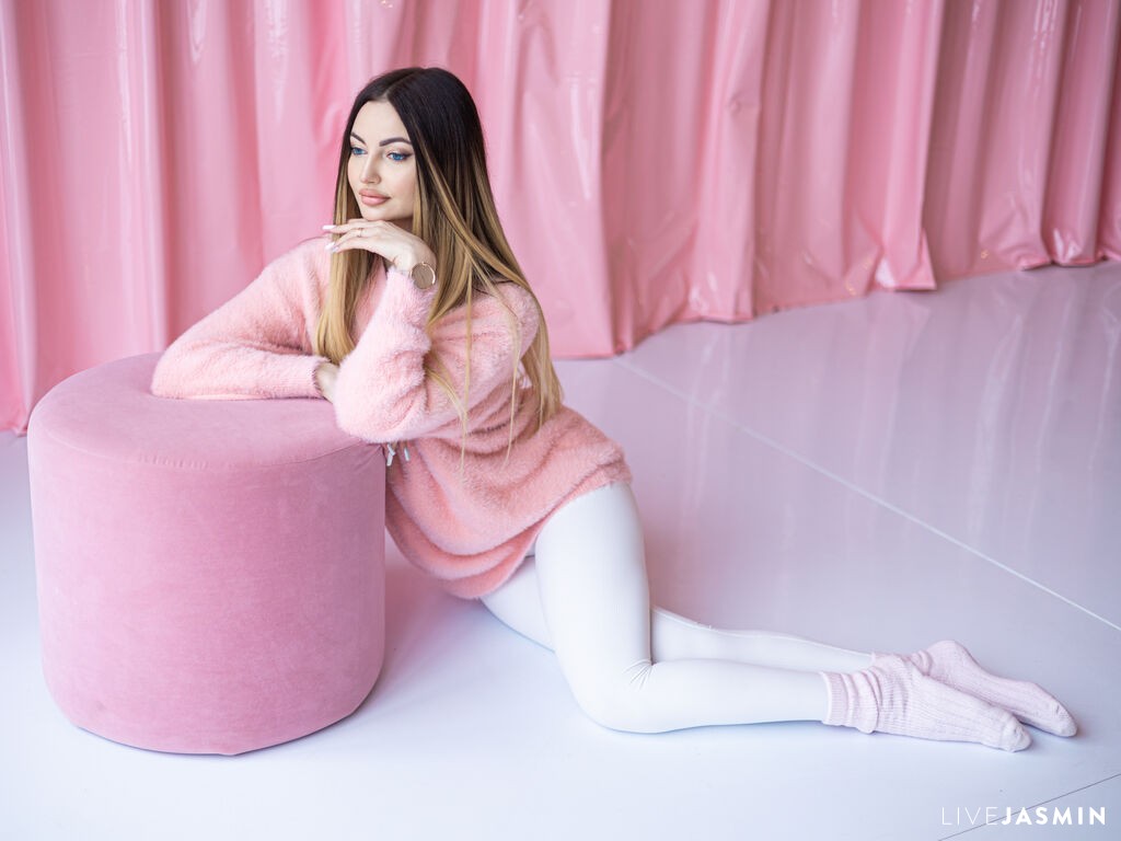 MihaelaLuna live cam girl profile