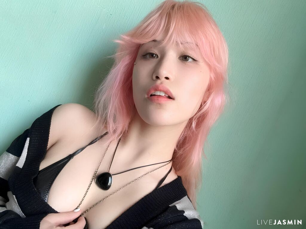 Featured LiveJasmin cam girl profile: MikuLangly