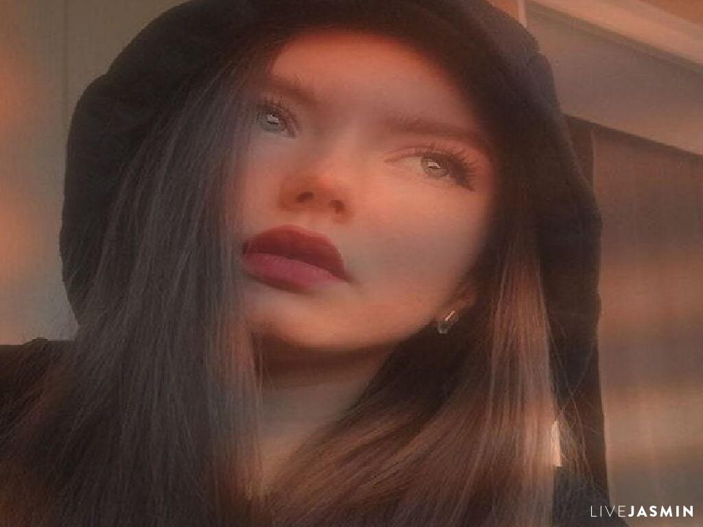 View MilaLyra cam profile and live status