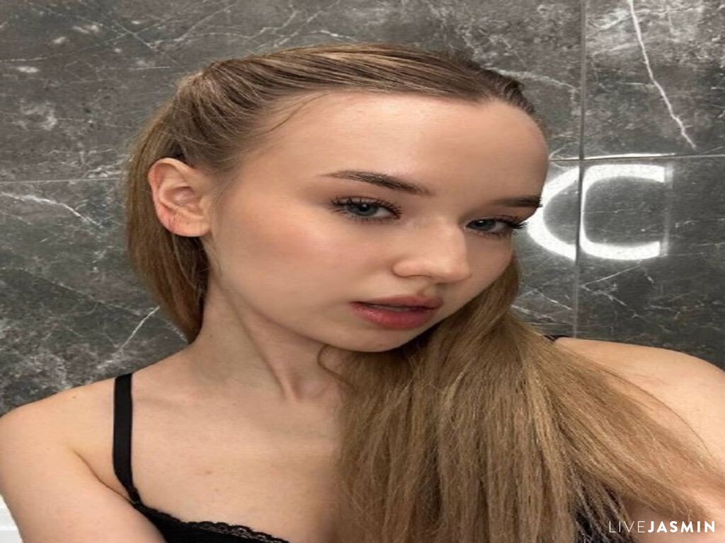 Browse MildredMuch live chat profile