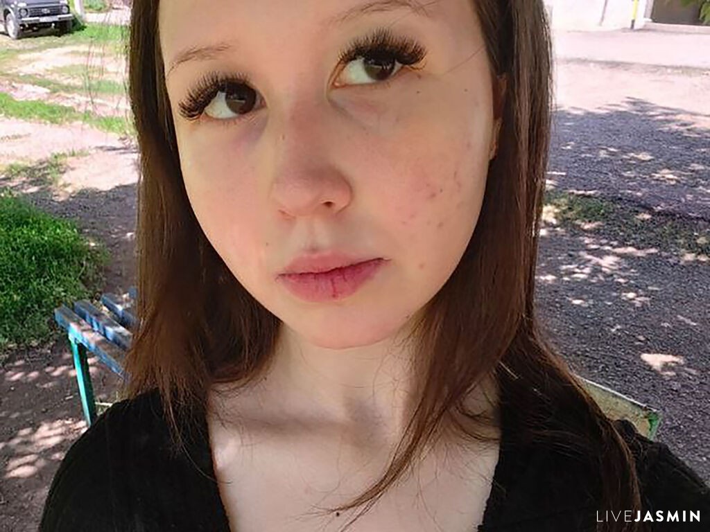 View MonicaKim cam profile and live status