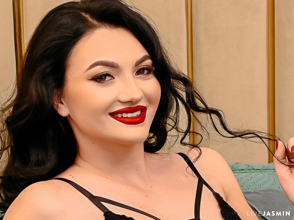 View MoniqueDare cam profile and live status