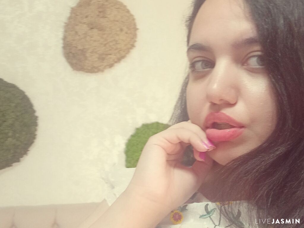 Browse MoniqueJade live chat profile
