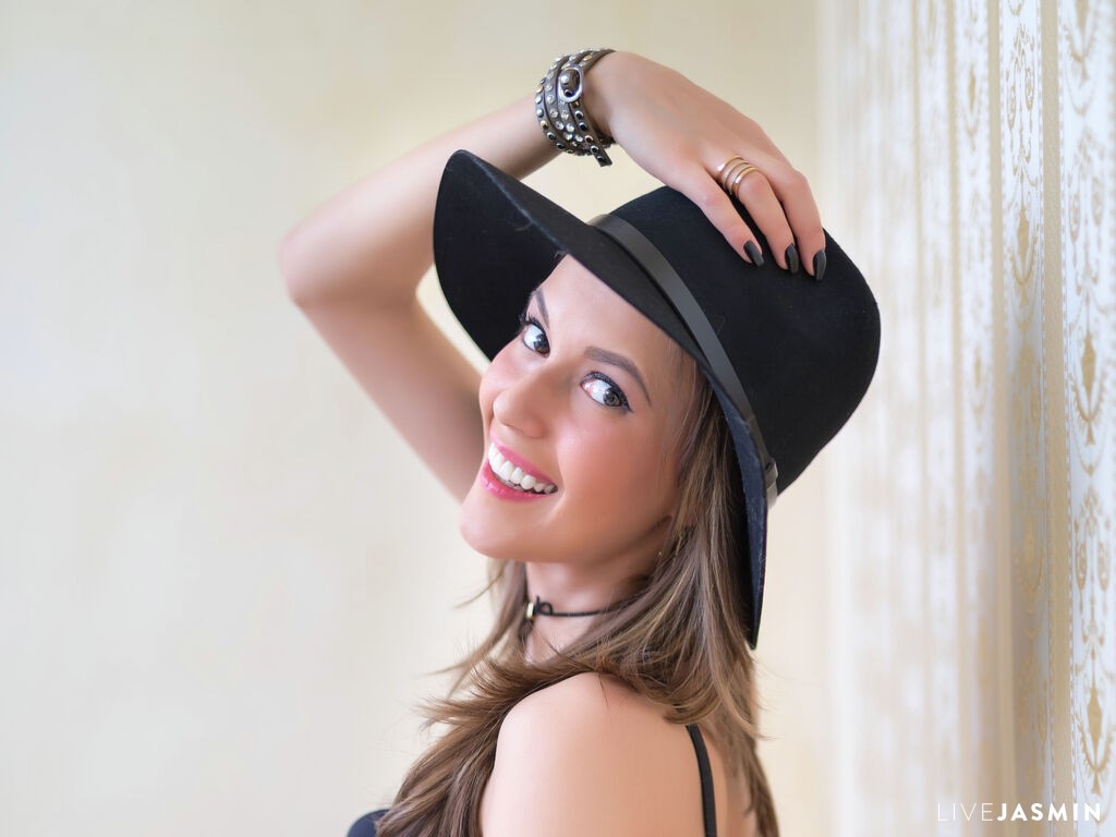 Live cam model MontseFerrera