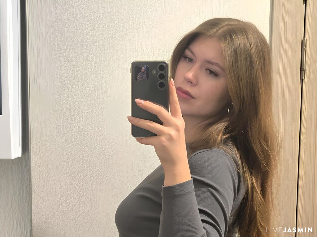 Browse MoraLamons live chat profile
