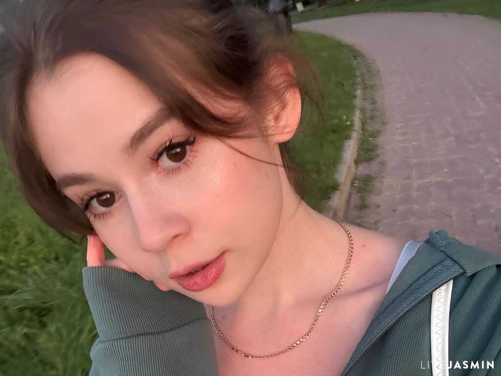MozelleSchenz live cam girl profile