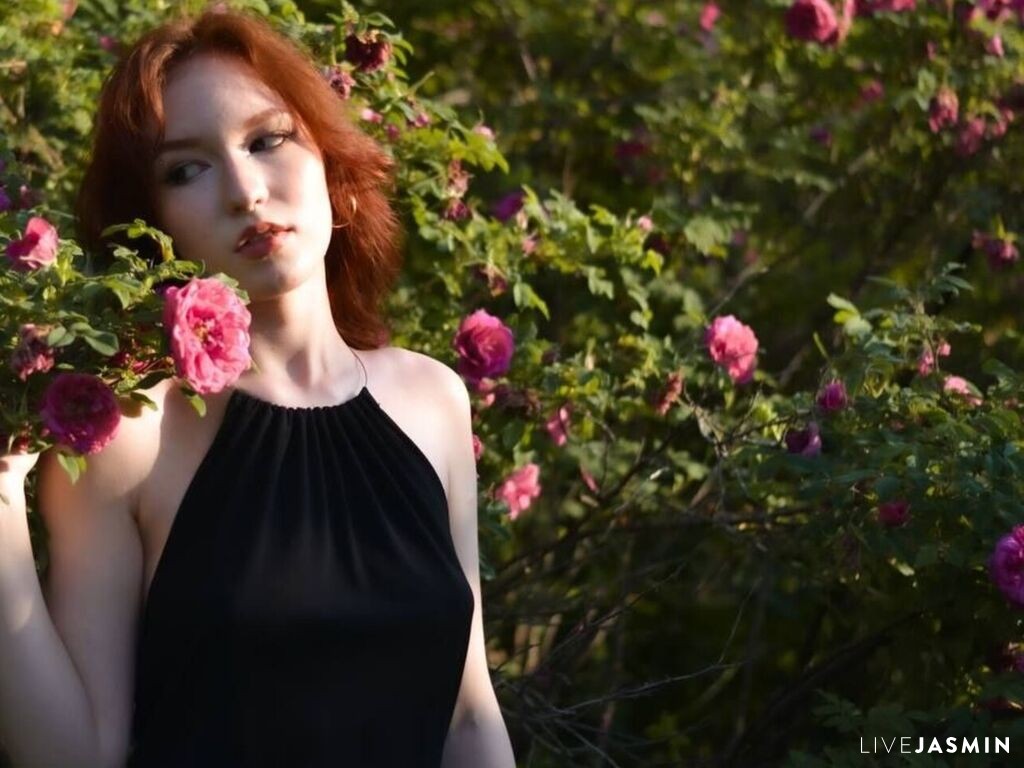 Live cam model MyrtaGulliver