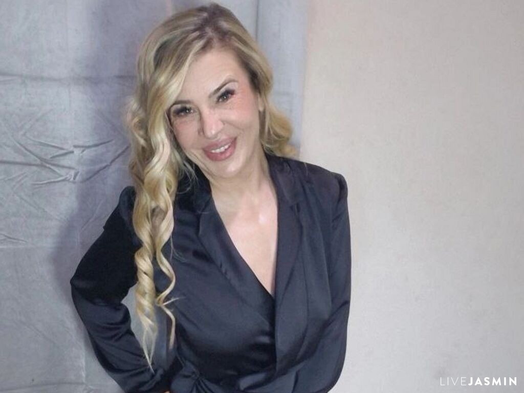 Live cam model NadyaRubia