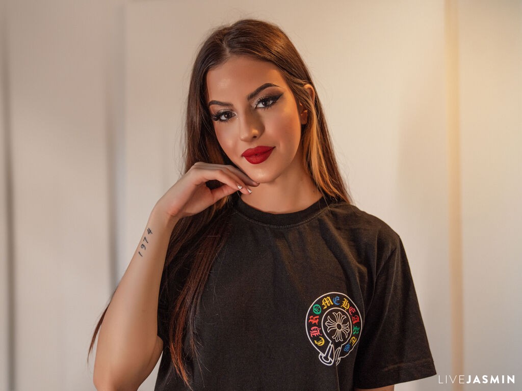 Featured LiveJasmin cam girl profile: NaomiLunna