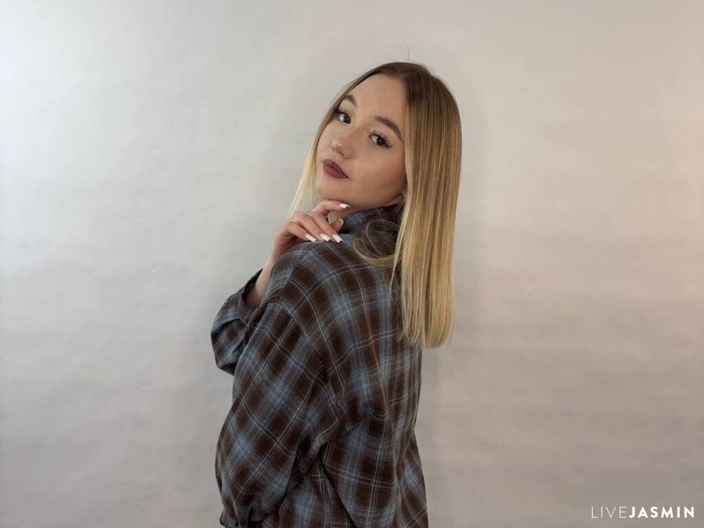 View NatashiaStrevell cam profile and live status